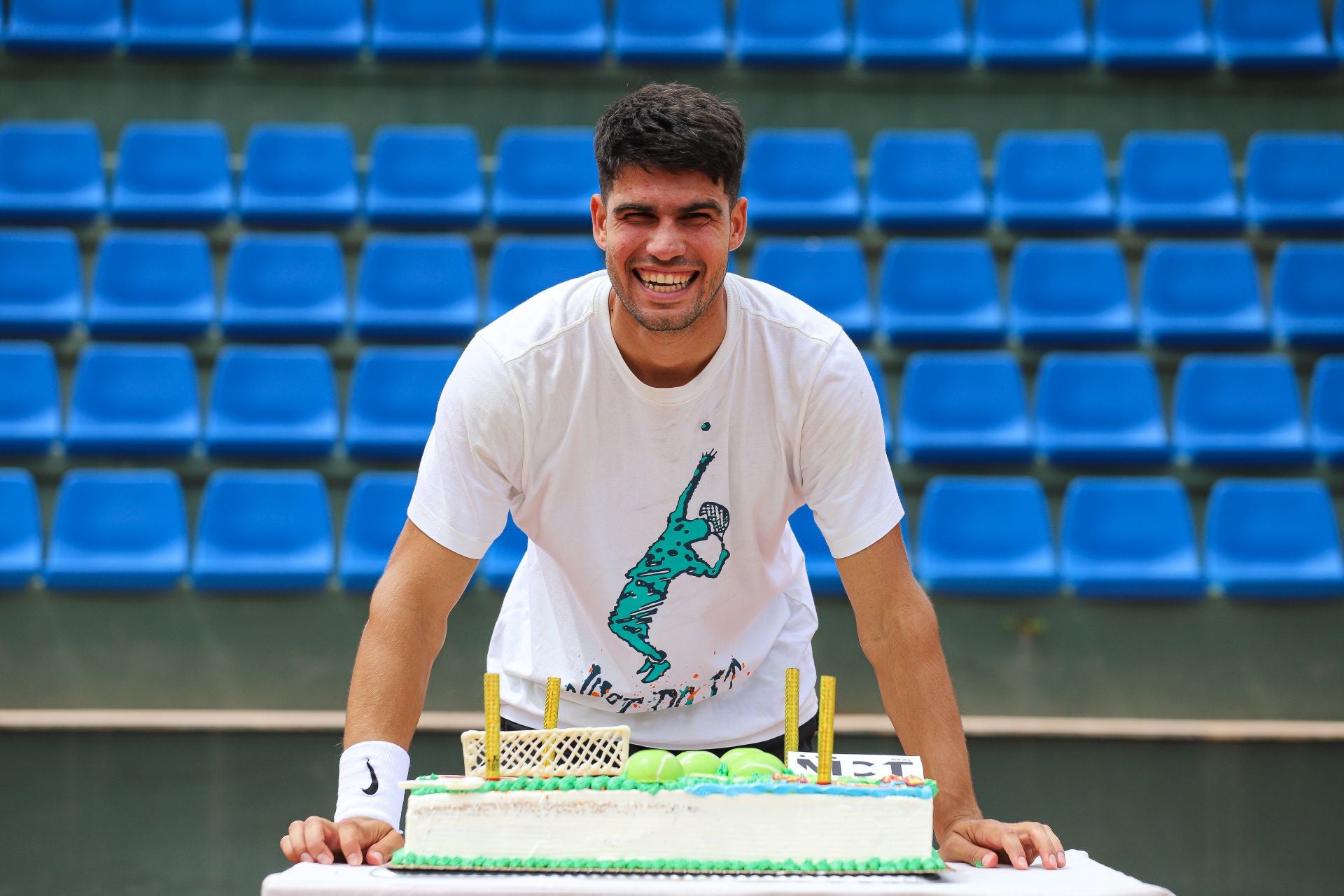Carlos Alcaraz sopla las velas en Murcia