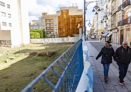 Imagen del solar de la esquina de la calle del Duque con Caridad.