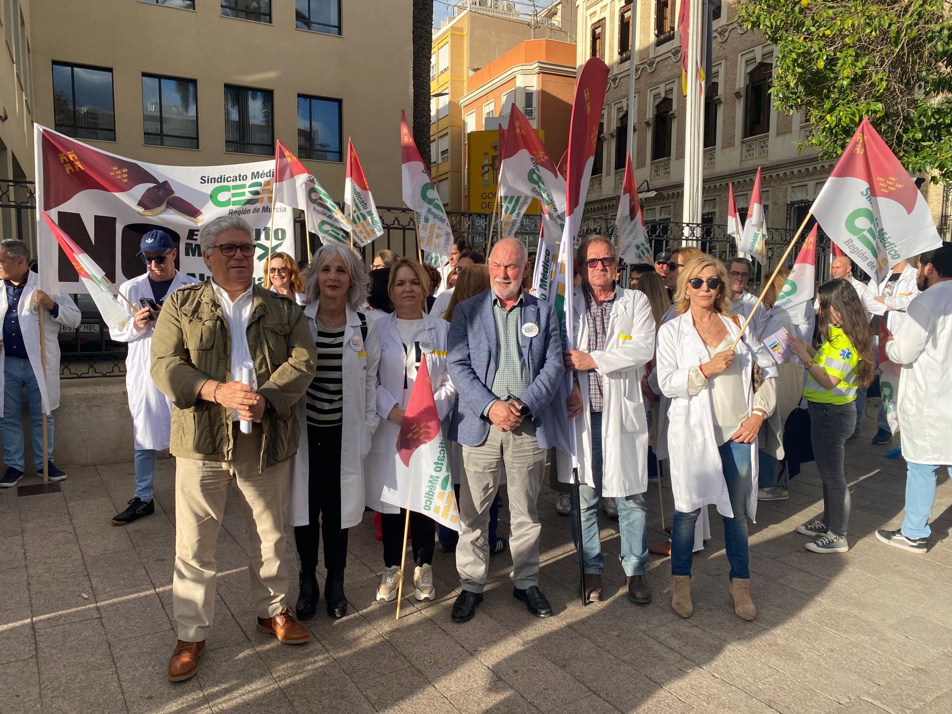 En imágenes, la manifestación de médicos contra el Estatuto Marco