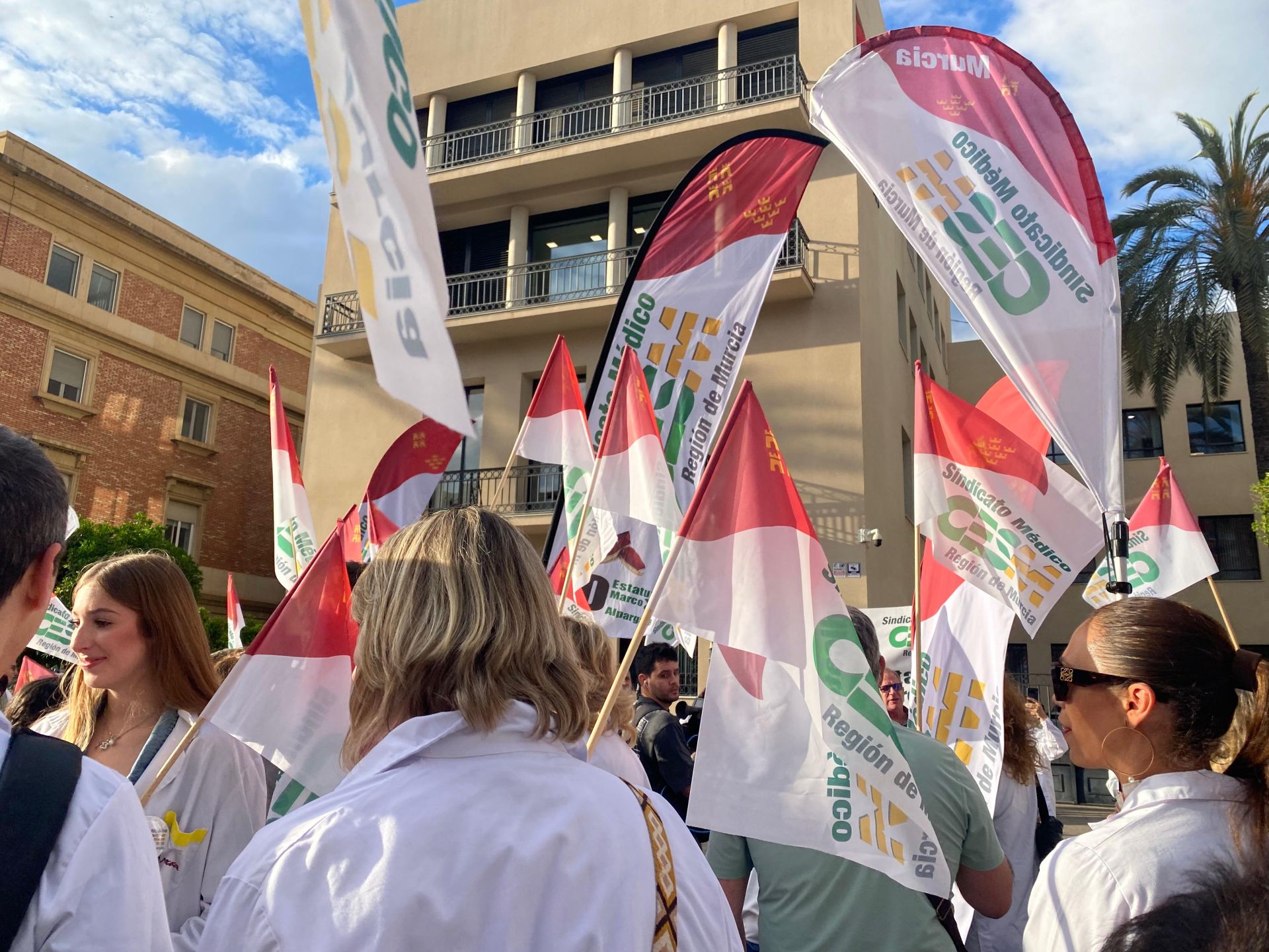En imágenes, la manifestación de médicos contra el Estatuto Marco