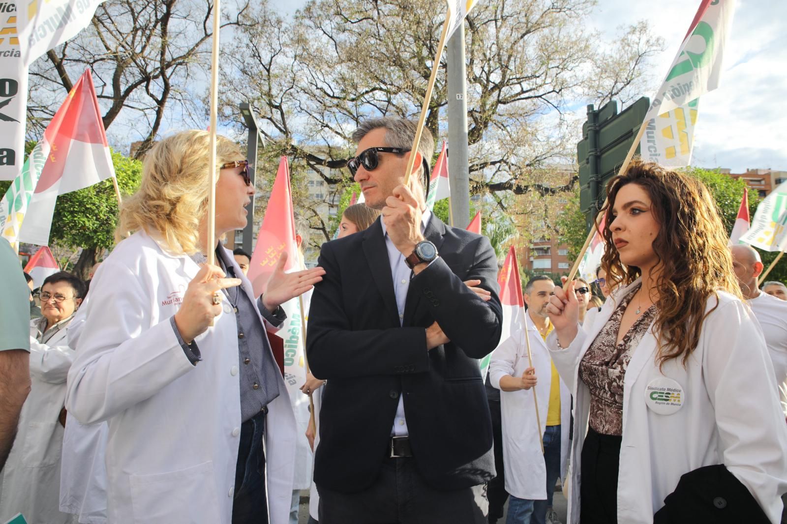 En imágenes, la manifestación de médicos contra el Estatuto Marco