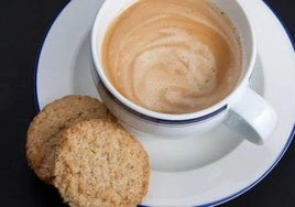 No consumas estos alimentos con el café: cuatro combinaciones muy comunes que pueden perjudicar la salud.
