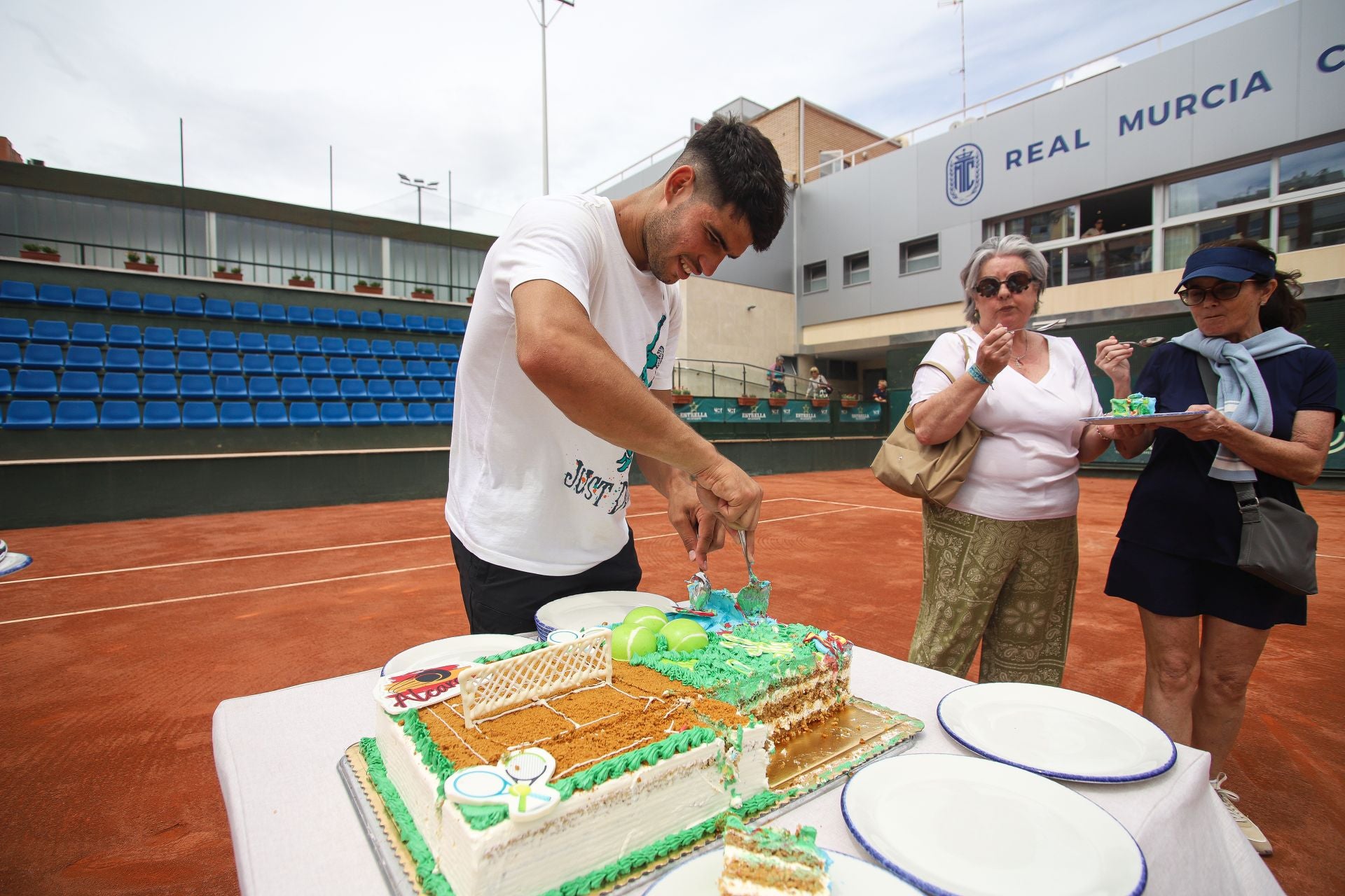 Carlos Alcaraz sopla las velas en Murcia