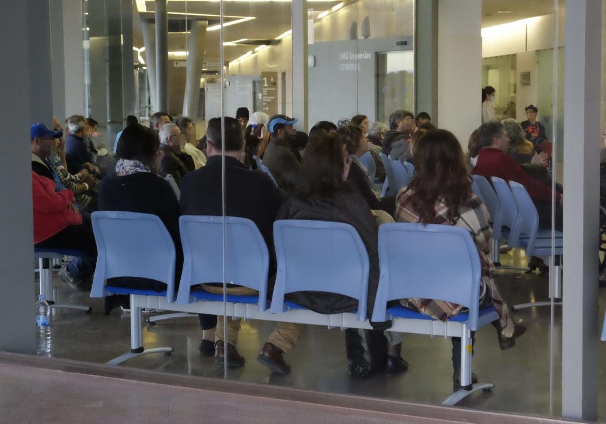 Camas en los pasillos del santa lucía de cartagena tras días de alta presión en urgencias | la verdad