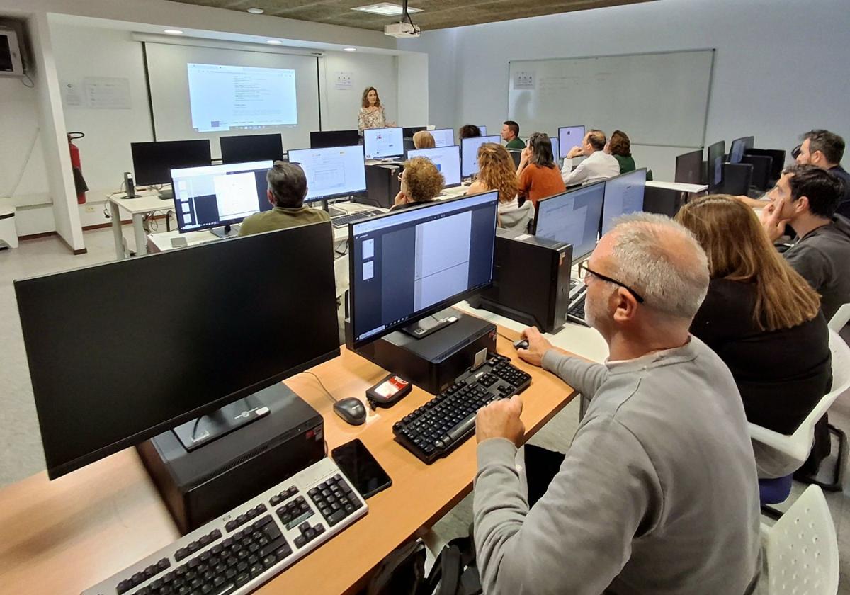 La Comunidad formará a 3.500 empleados públicos en ciberseguridad, IA y otras competencias digitales