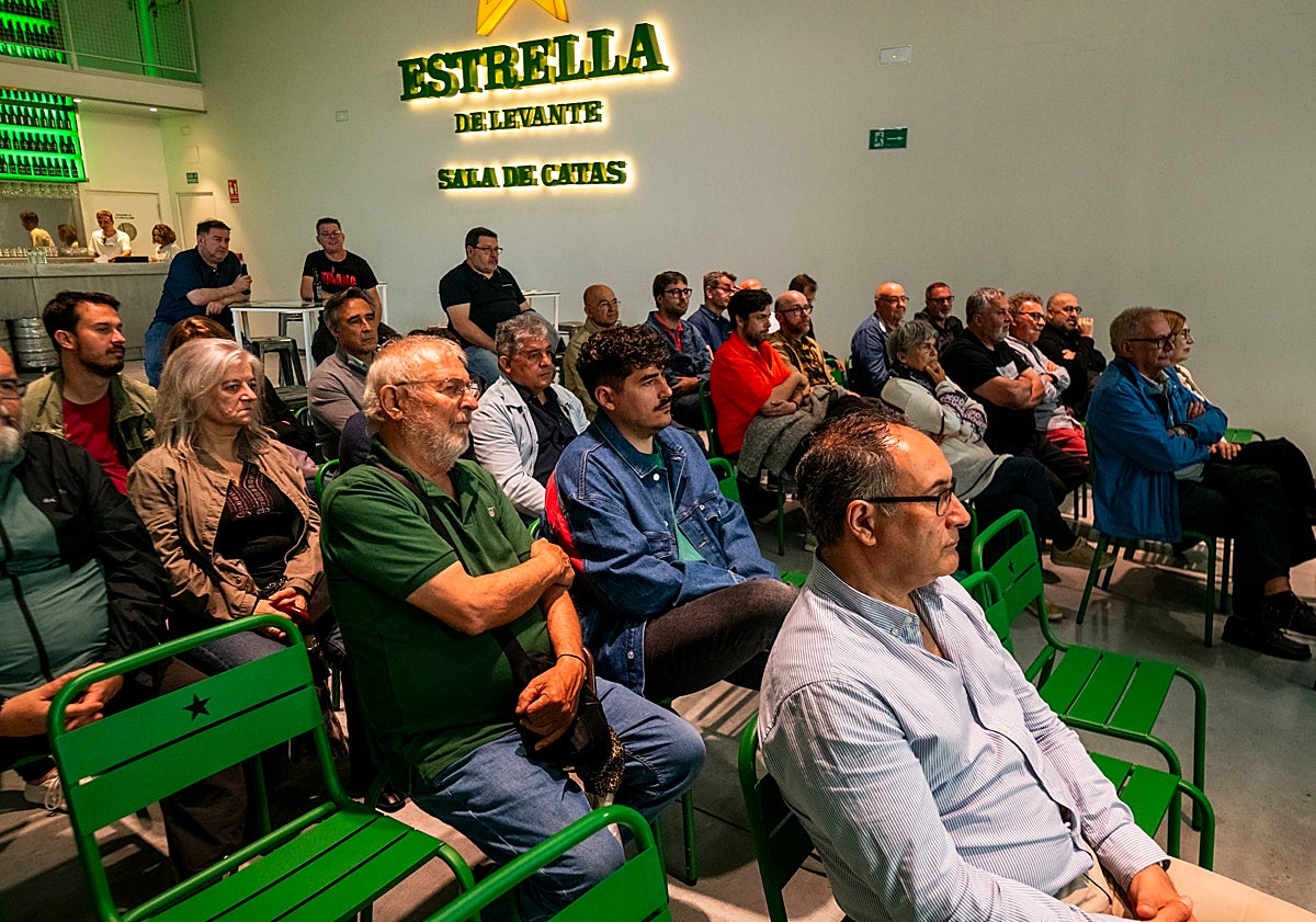 Imagen principal - Los artistas de música tradicional y folk reclaman actuar en grandes festivales y escenarios de la Región de Murcia