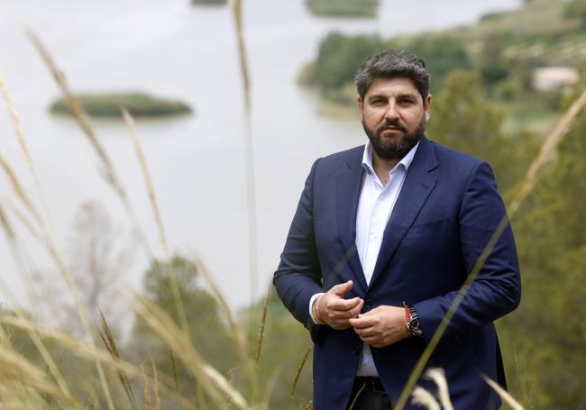 Fernando López Miras, en el entorno del azud de Ojós.