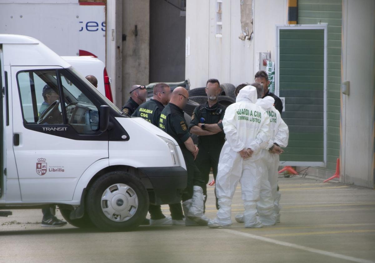 Un testigo declara que el principal acusado del presunto crimen de Librilla dormía armado en la nave