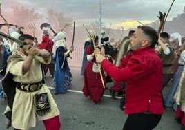 Un momento de la lucha entre el bando moro y el cristiano que tuvo lugar ayer en Cieza.