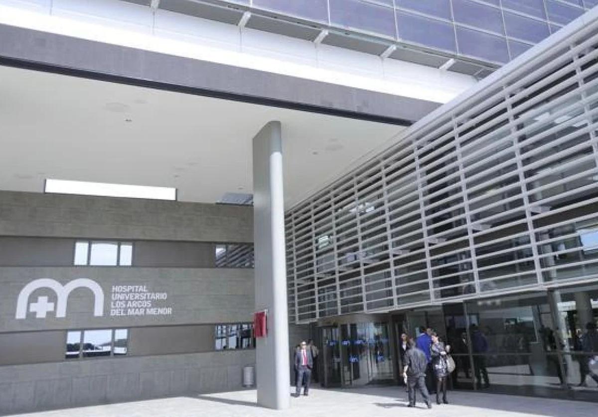 Ingresa en la uci un motorista que resultó herido grave al chocar contra un coche en torre pacheco | la verdad