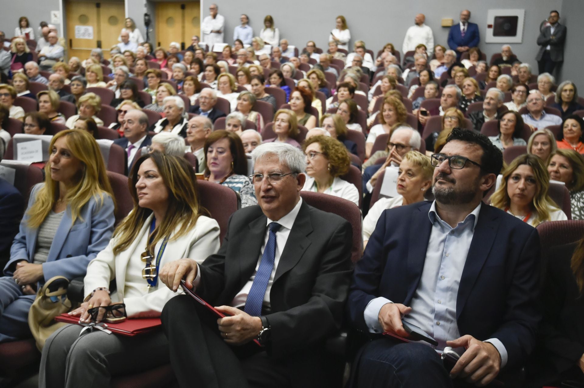 En imágenes, el homenaje a los trabajadores de La Arrixaca por su 50 aniversario