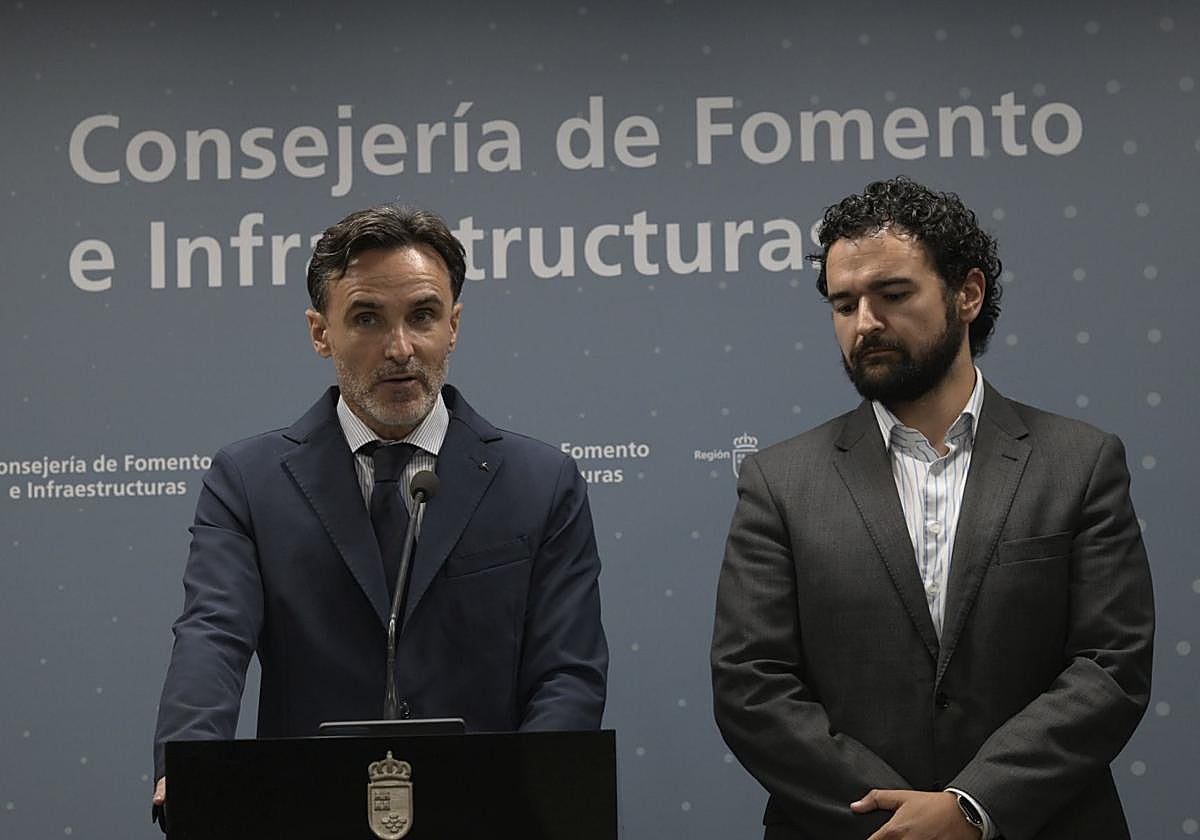 El consejero de Fomento, Jorge García Montoro, y el alcalde de La Unión, Joaquín Zapata, este miércoles.