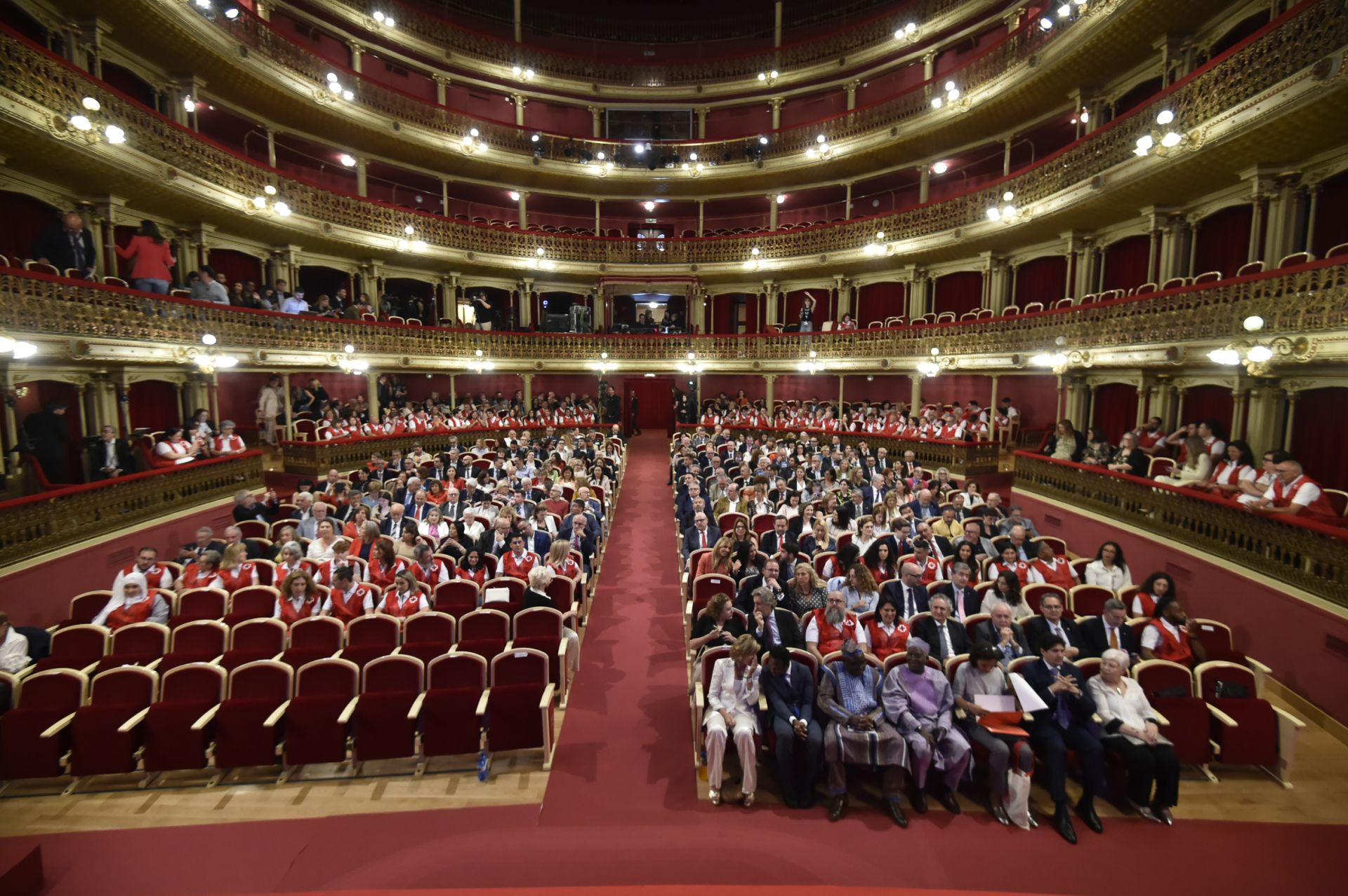 El acto de entrega en Murcia de los premios de Cruz Roja, en imágenes