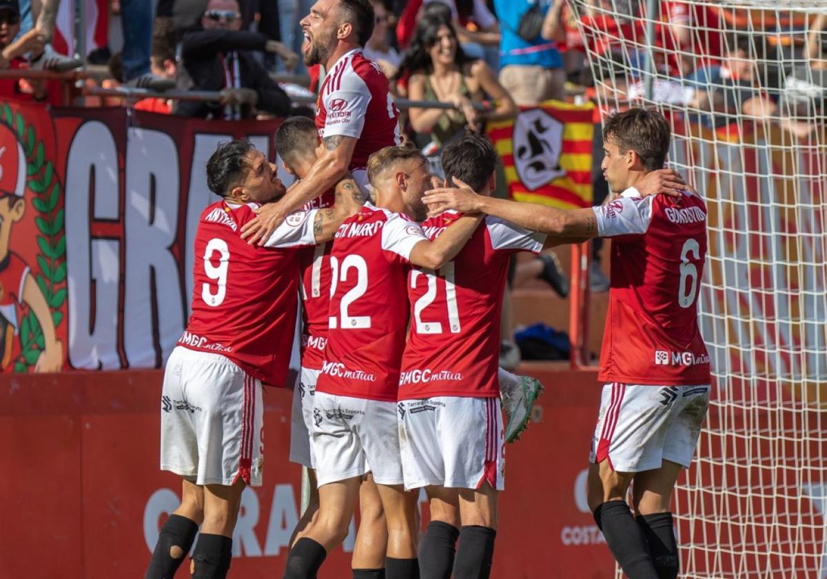 El real murcia, con un ojo en el ibiza y otro en el nástic | la verdad