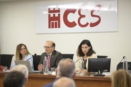 Mª Belén Fernández Collados, Faustino Cavas y Alejandra Selma Penalva, en la presentación, este miércoles.