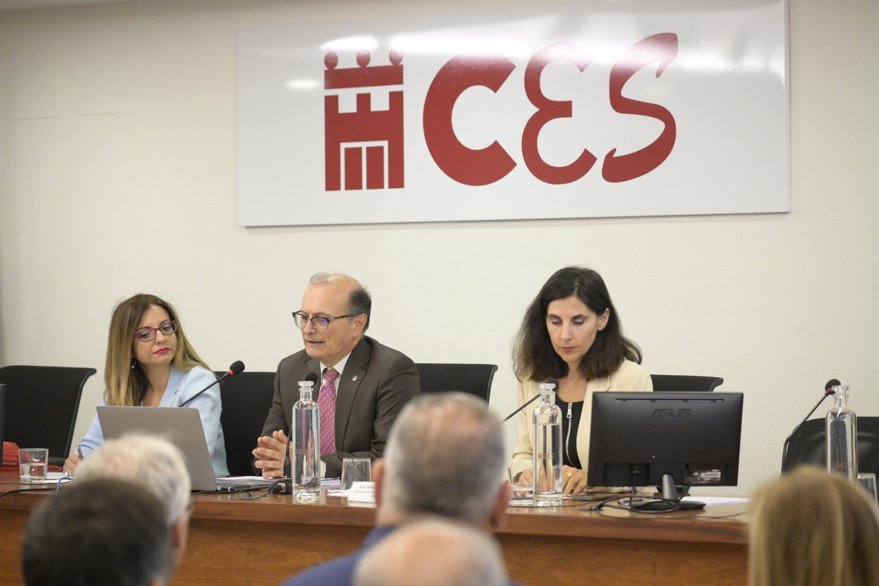 Mª Belén Fernández Collados, Faustino Cavas y Alejandra Selma Penalva, en la presentación, este miércoles.