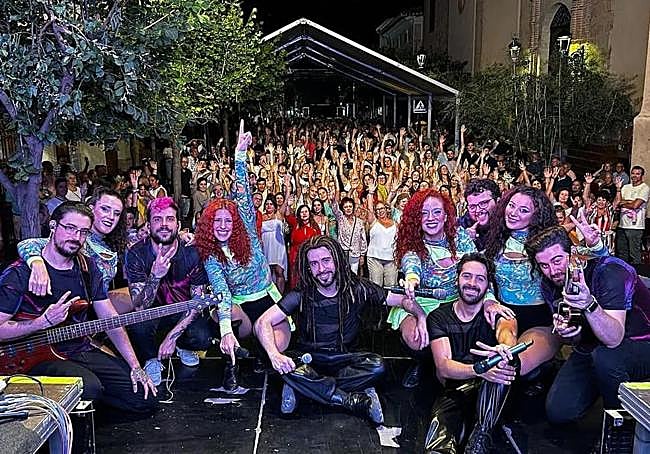 La Orquesta Panther Show actúa en Jumilla.