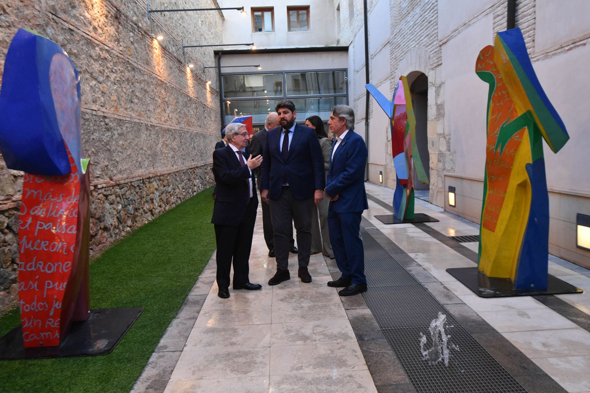 Cristóbal Gabarrón celebra su 80 cumpleaños en Las Claras con la exposición &#039;El cristal de la memoria&#039; (1961-2025)&#039;