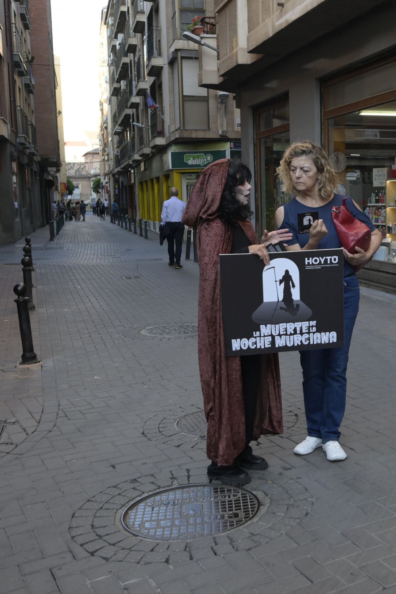 Escenifican la muerte del ocio nocturno en Murcia