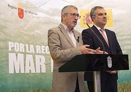 El secretario de Estado de Medio Ambiente, Hugo Morán, junto al consejero de Medio Ambiente, Juan María Vázquez.