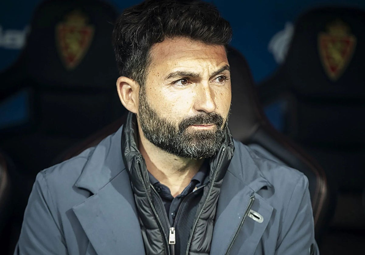 El entrenador del Cartagena, Guillermo Fernández Romo, la semana pasada en el partido contra el Real Zaragoza en el estadio de La Romareda.
