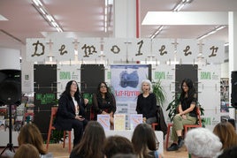 Mesa de Belén Gopegui Gabriela Wiener y Paloma Chen, moderada por María José Gómez.