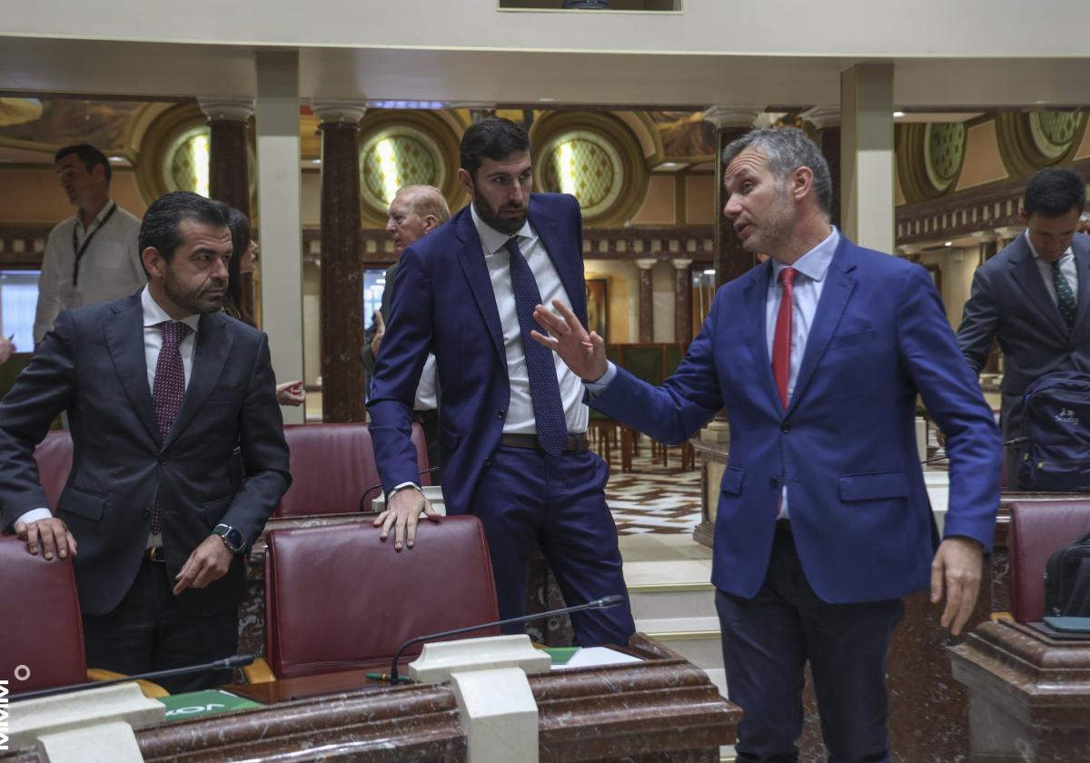 PP y Vox mantienen su lucha por el relato sobre el bloqueo de los Presupuestos regionales