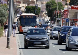 Bus de la actual línea 36 de la concesión de transporte municipal, que une Murcia con Santomera, servicio que se integrará en el nuevo contrato.