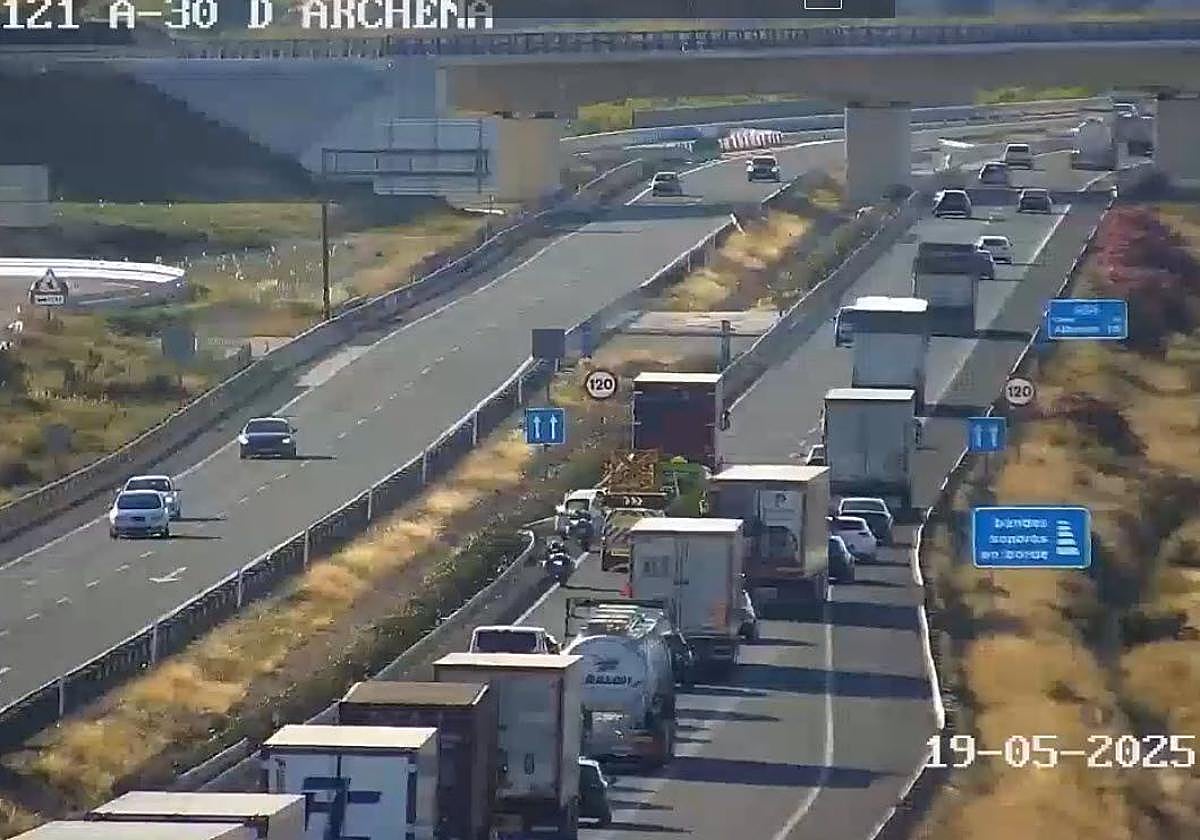 Retenciones en la A-30 a la altura de Archena, este lunes.