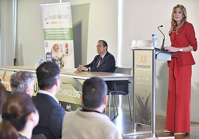 José García Gómez y María Isabel López durante la inauguración.