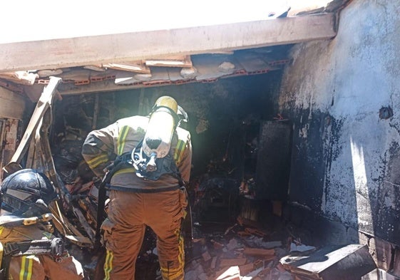 Estado de la vivienda tras el incendio.