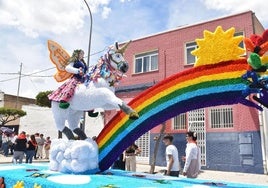 Una de las carrozas que participaron en el desfile del pasado 17 de mayo en Yecla.