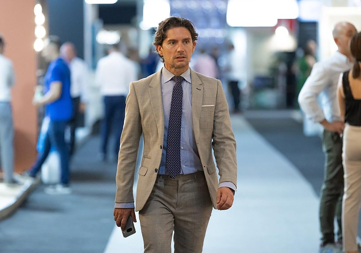 Juan Miguel Zornoza, director de la FMY en el interior de la feria.