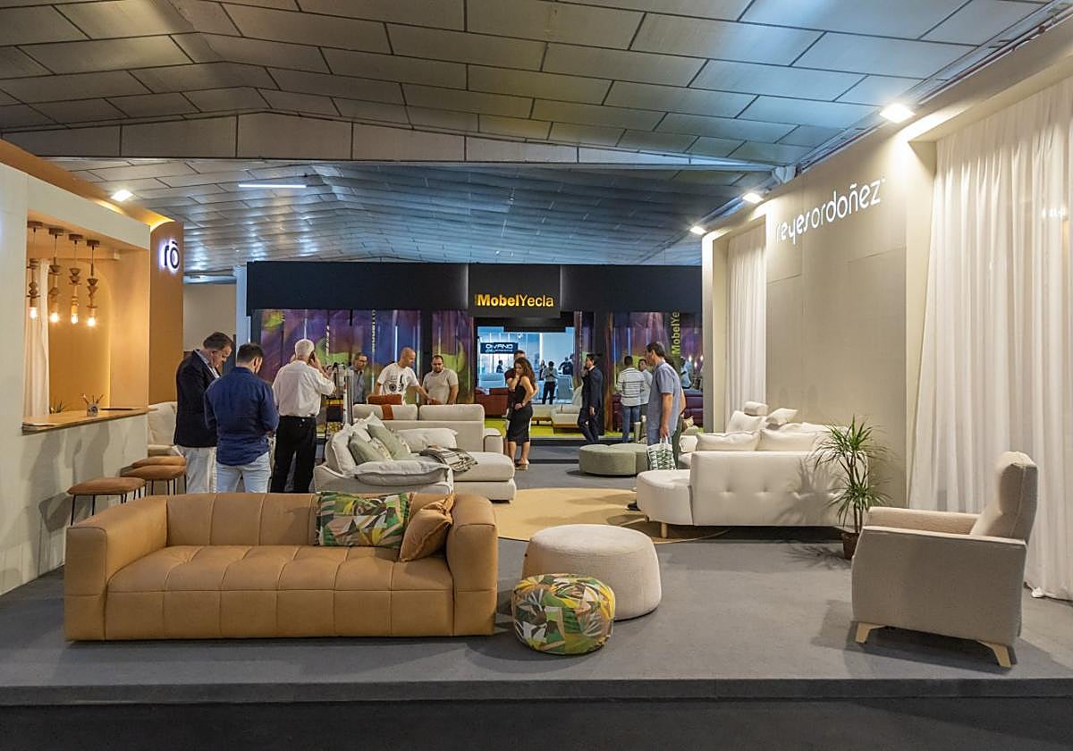 Expositores y visitantes en la FMY durante la pasada edición.