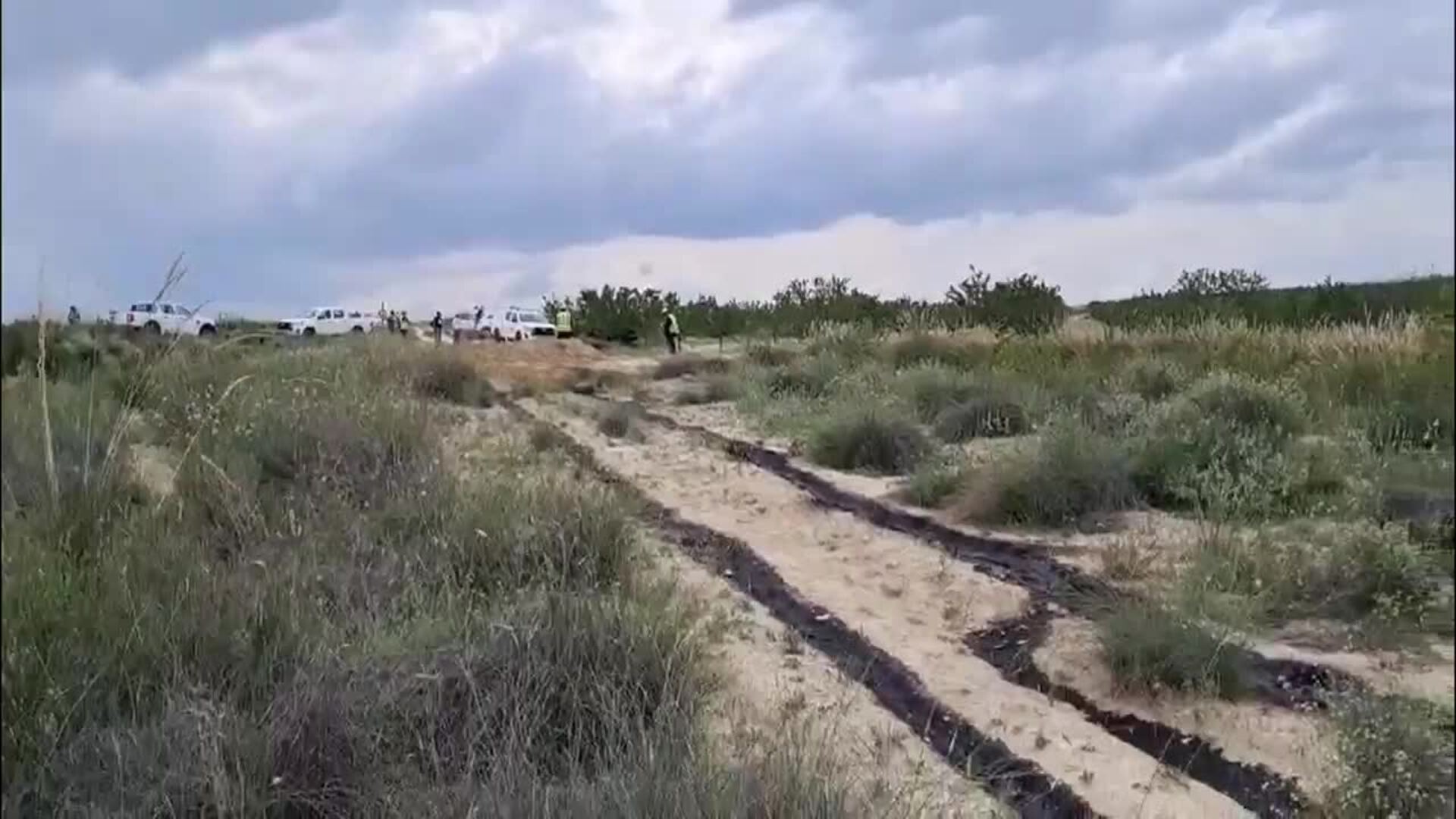 Un vertido de petróleo en el oleoducto entre Cartagena y Puertollano contamina una finca rural de Calasparra