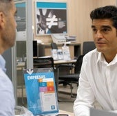 Atención al cliente en una oficina.