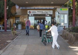 Entrada principal del Hospital Vega Baja, en una fotografía de archivo.