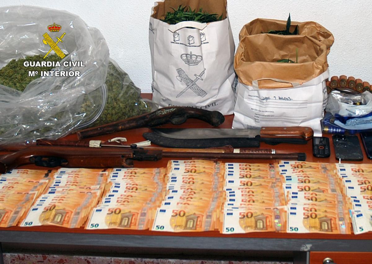 Imagen secundaria 1 - Trece detenidos por una operación antidroga contra un clan familiar en San Javier y San Pedro del Pinatar