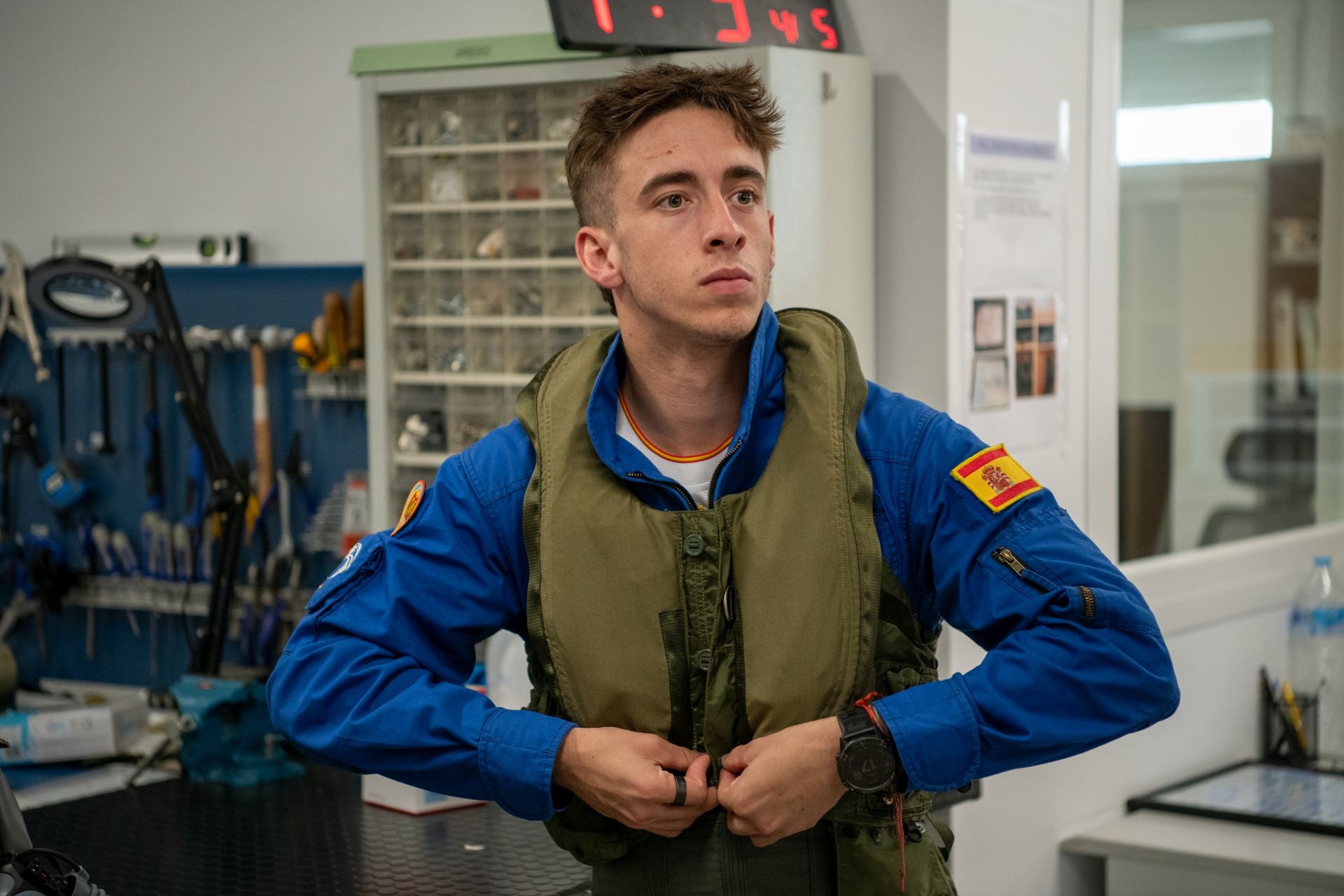 Vuelo de Pedro Acosta en un C-101 de la Patrulla Águila