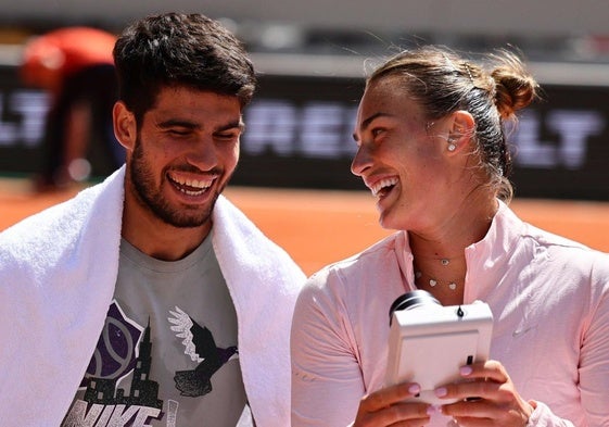 Carlos Alcaraz y Aryna Sabalenka, este viernes, en la Philippe-Chatrier.