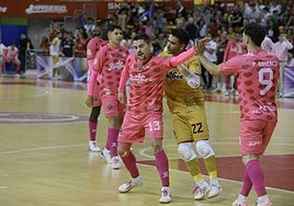 Mellado, Chispi y Ramírez celebran uno de los goles de este sábado.