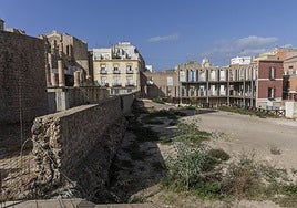 Terrenos del pórtico del Teatro Romano que serán excavados en las nuevas fases.