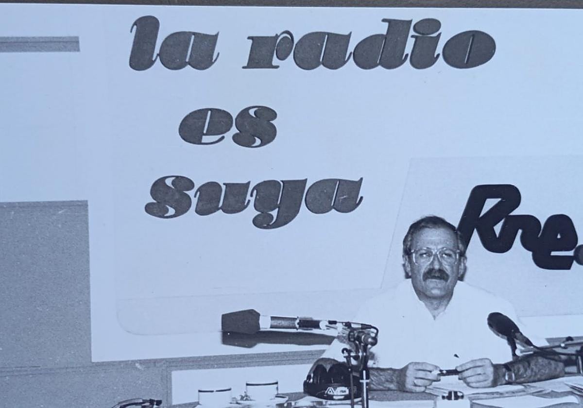 Paco García, durante una de las emisiones del programa de RNE 'La radio es suya'.