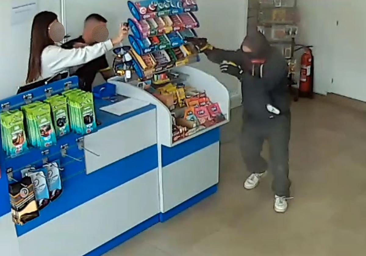 Imágenes de las cámaras de seguridad de la gasolinera.