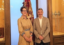 María Ángeles Esteban Abad junto al alcalde de Orihuela, Pepe Vegara.