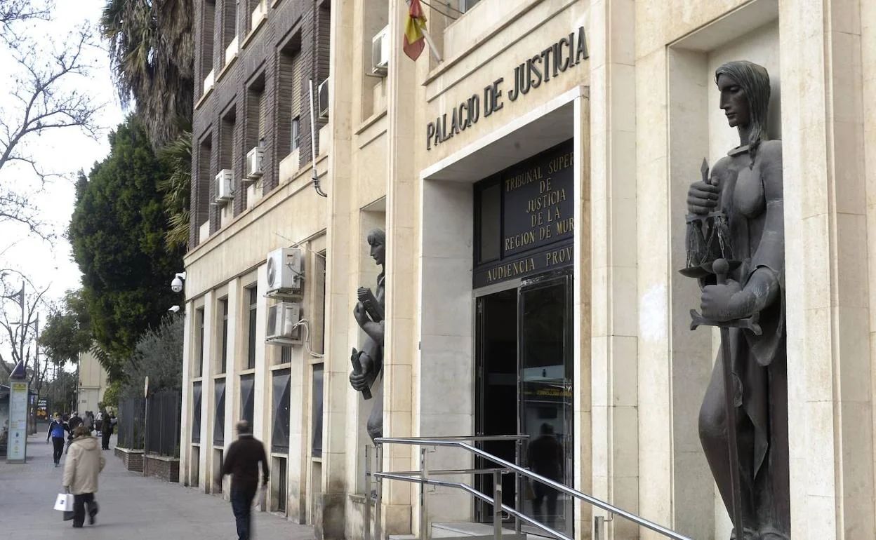 Condenan a un vecino de alhama de murcia que amenazó con «arrancar la cabeza» a su pareja | la verdad