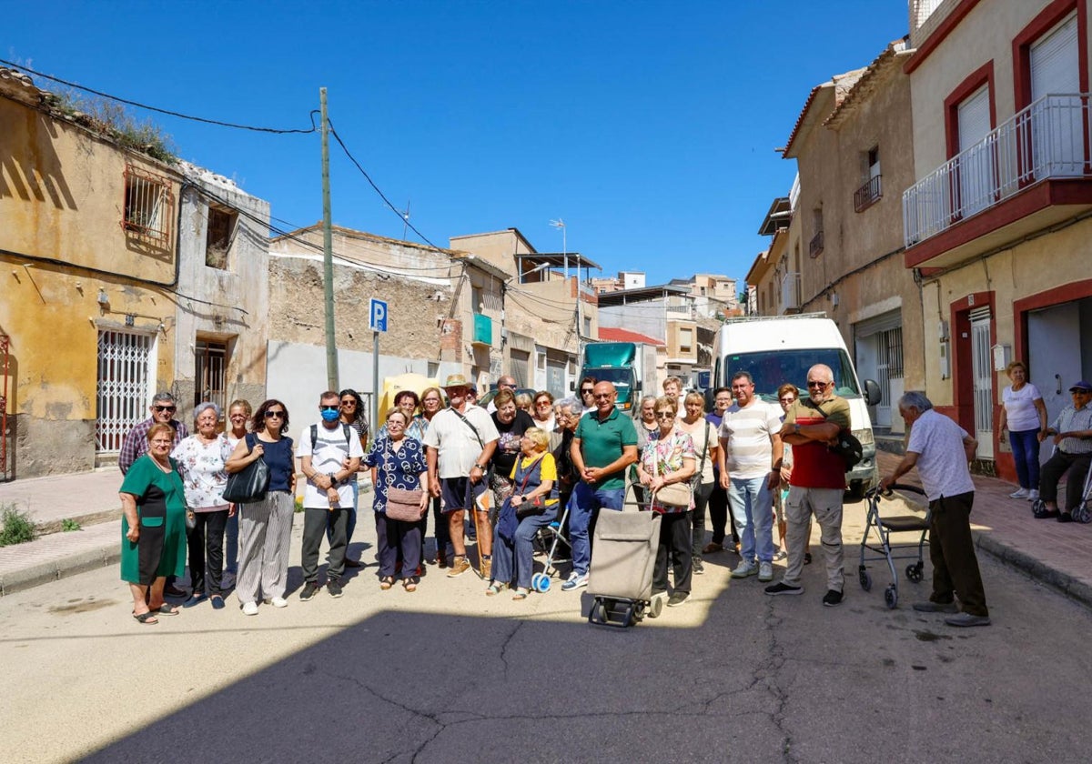 Vecinos de la calle portijico de lorca se quejan de su deterioro y de la falta de soluciones durante más de una década | la verdad