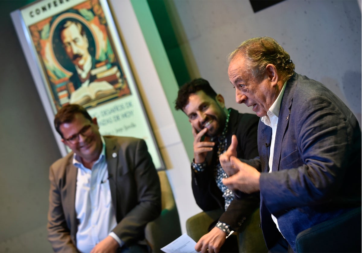 Imagen principal - La Asociación de Germanistas de Murcia recuerda a Stefan Zweig como «un trágico pacifista»