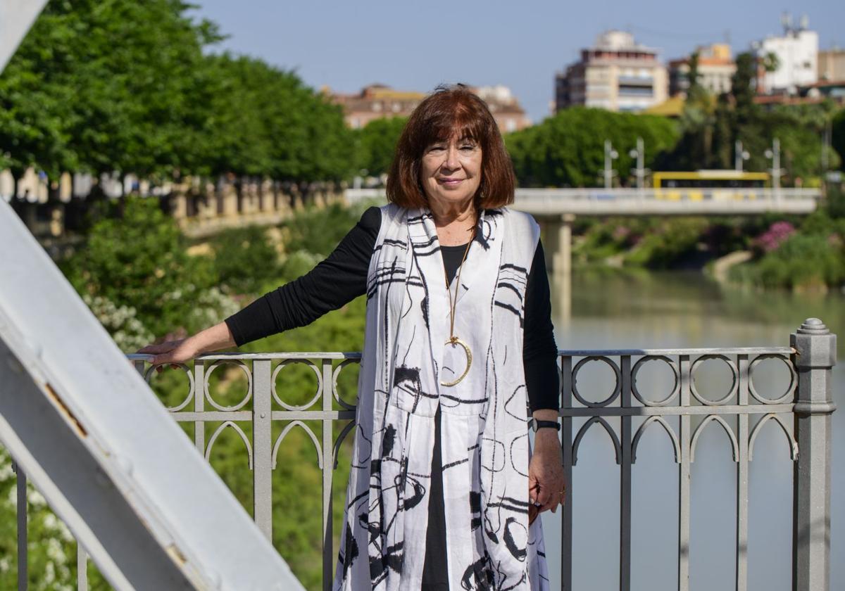 Cristina narbona ruiz: «es evidente que feijóo no manda en el pp, sino la señora ayuso» | la verdad