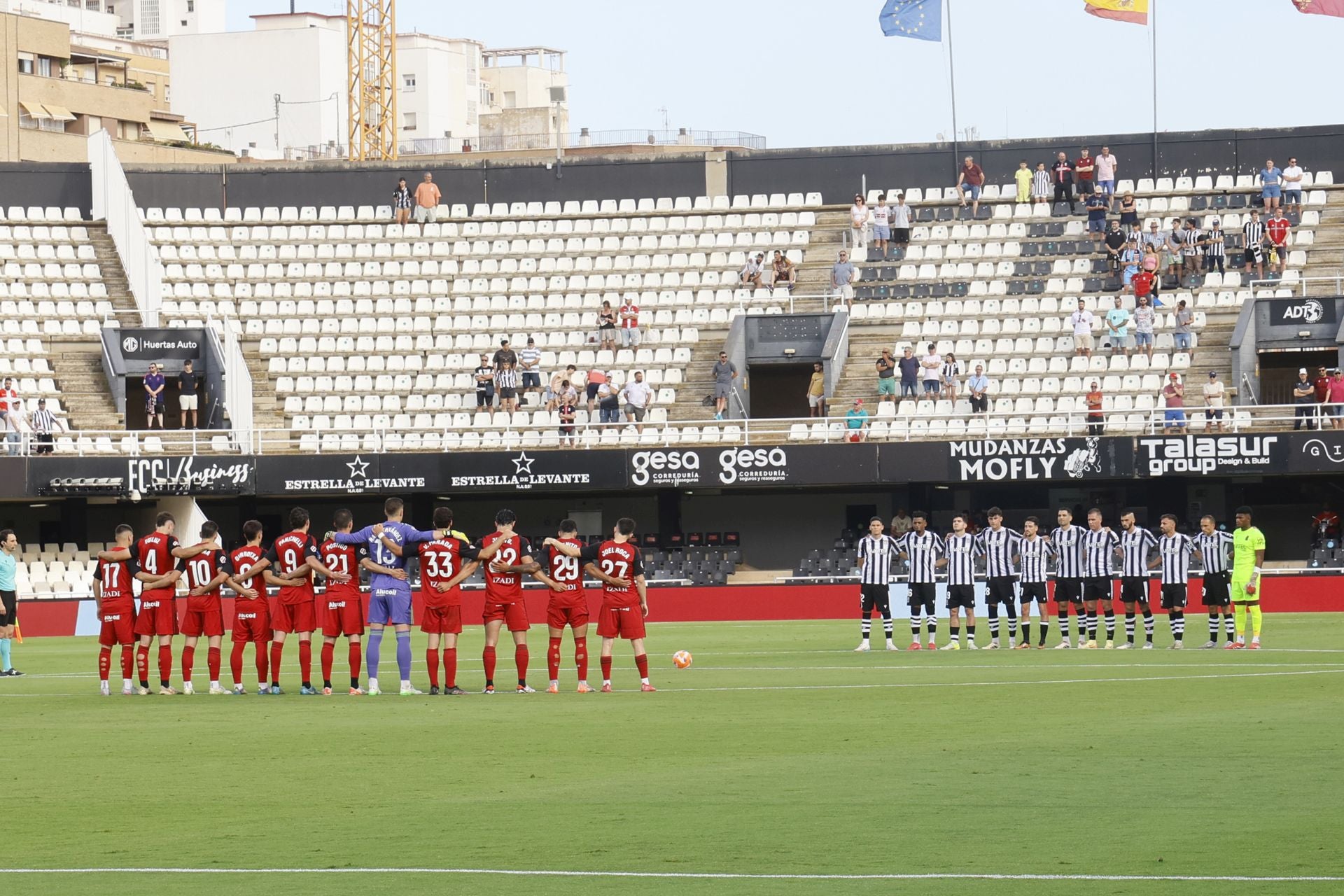 La derrota del Cartagena frente al Mirandés, en imágenes